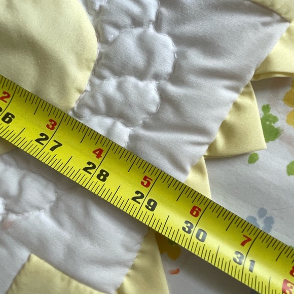 Vintage embroidered handmade crib quilt with prairie points border - Picture 5 of 6